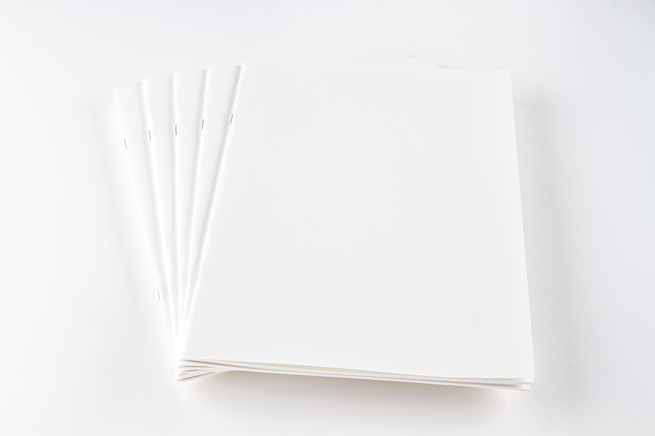 C:\Users\Agnieszka.Kapski\Downloads\mehrere Steinpapierhefte.jpg